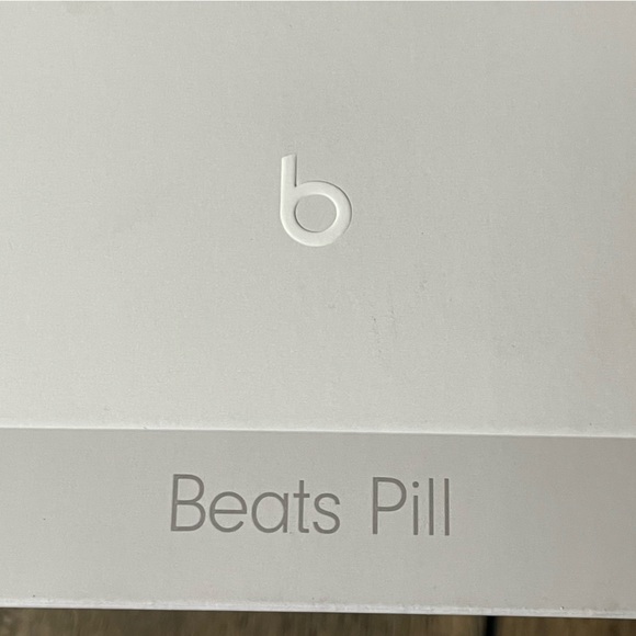 Beats x Kim Kardashian, NIB, Never Opened 2024 Light Gray - Picture 6 of 8